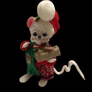 Annalee Mouse Shopping Girl with Package and Original Tag 2016 7.5" Tall